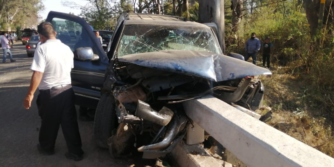 Carambola en Asunción Etla deja lesionados graves y severos daños materiales