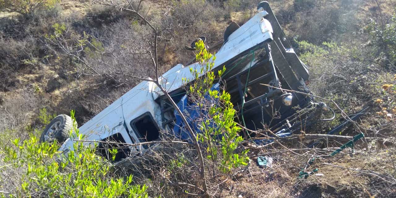 Volcadura mortan en San Miguel del Valle; hay 3 muertos y 5 lesionados
