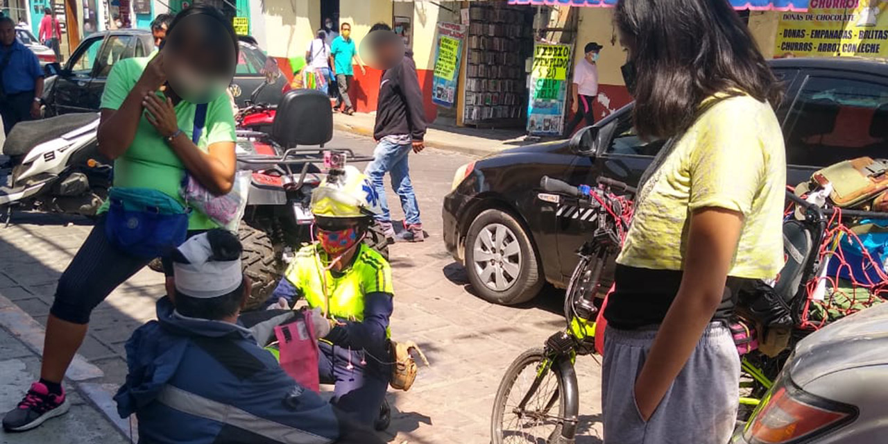 Adulto mayor cae de su propia altura en céntricas calles de Oaxaca | El Imparcial de Oaxaca