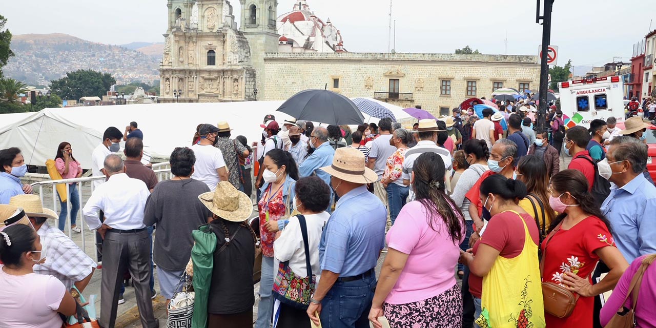 Otra jornada de vacunación, otro día de caos en la capital oaxaqueña | El Imparcial de Oaxaca Otra jornada de vacunación, otro día de caos en la capital oaxaqueña | El Imparcial de Oaxaca