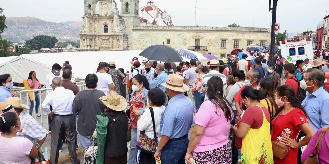 Otra jornada de vacunación, otro día de caos en la capital oaxaqueña | El Imparcial de Oaxaca