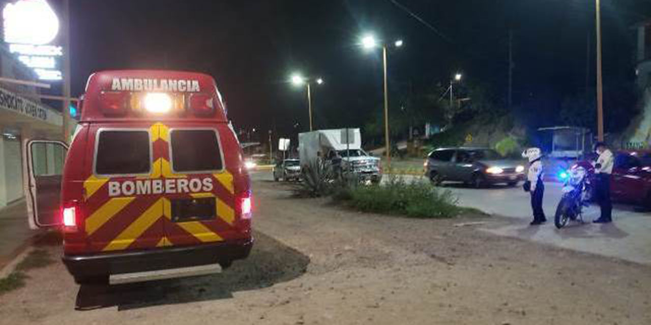 Motociclista choca contra urvan de pasajeros en Huajuapan | El Imparcial de Oaxaca