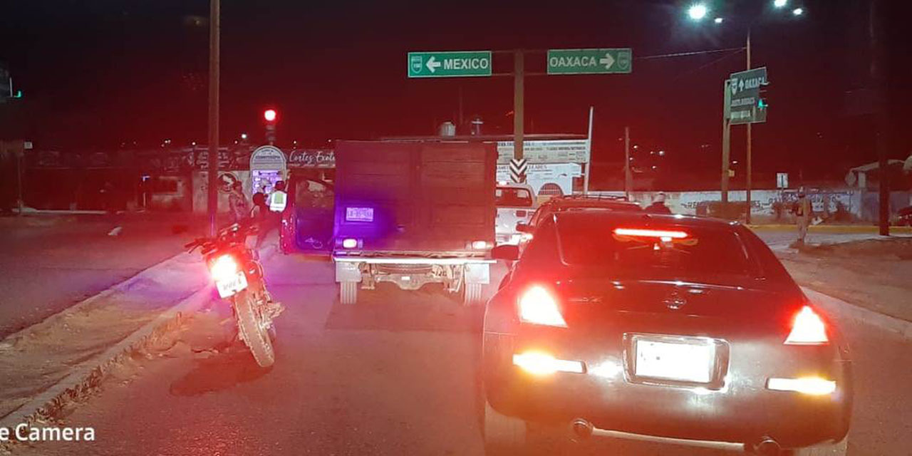 Carambola deja daños materiales en carretera de Huajuapan | El Imparcial de Oaxaca