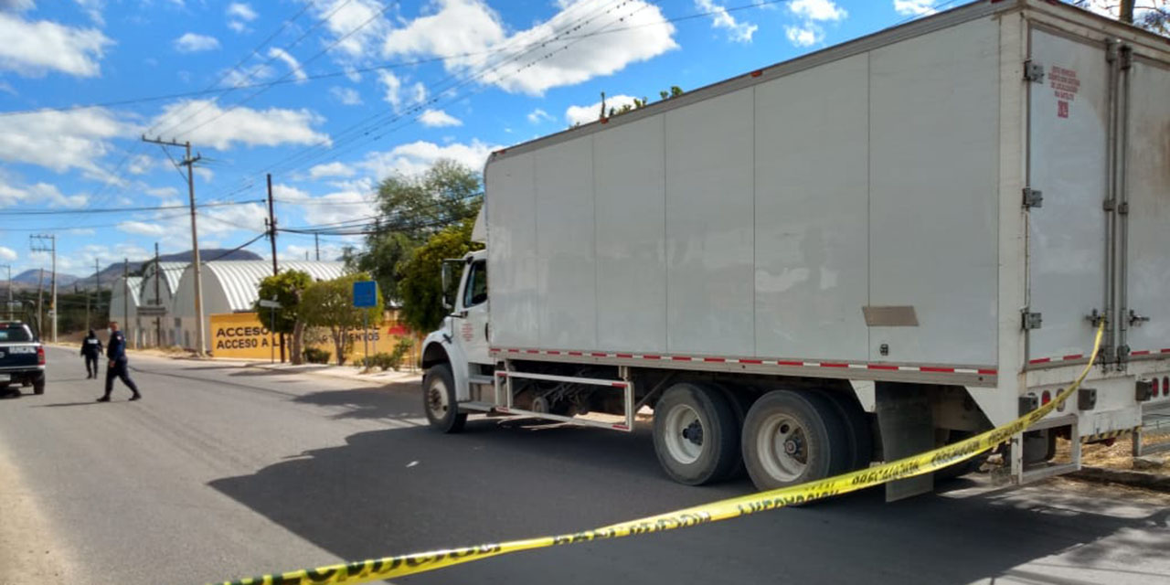 Hombre muere dentro de su camión en Huajuapan | El Imparcial de Oaxaca