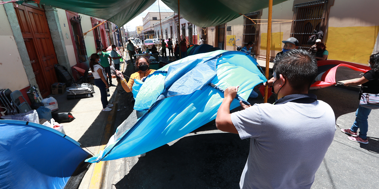 Ex trabajadores del Seguro Popular retiran plantón en SSO | El Imparcial de Oaxaca