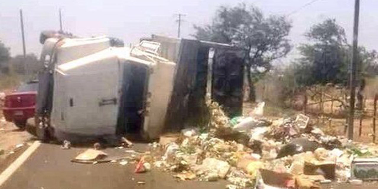 Vuelca volteo que transportaba basura en Juchitán | El Imparcial de Oaxaca Vuelca volteo que transportaba basura en Juchitán | El Imparcial de Oaxaca