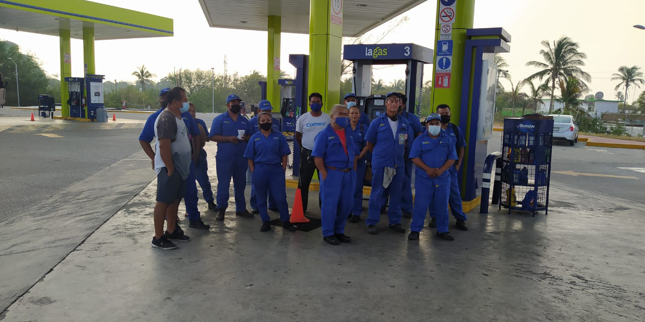 Paran labores en gasolinera de Juchitán