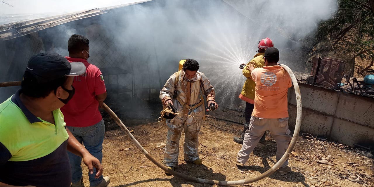 Bomberos apagan incendio en Pochutla | El Imparcial de Oaxaca