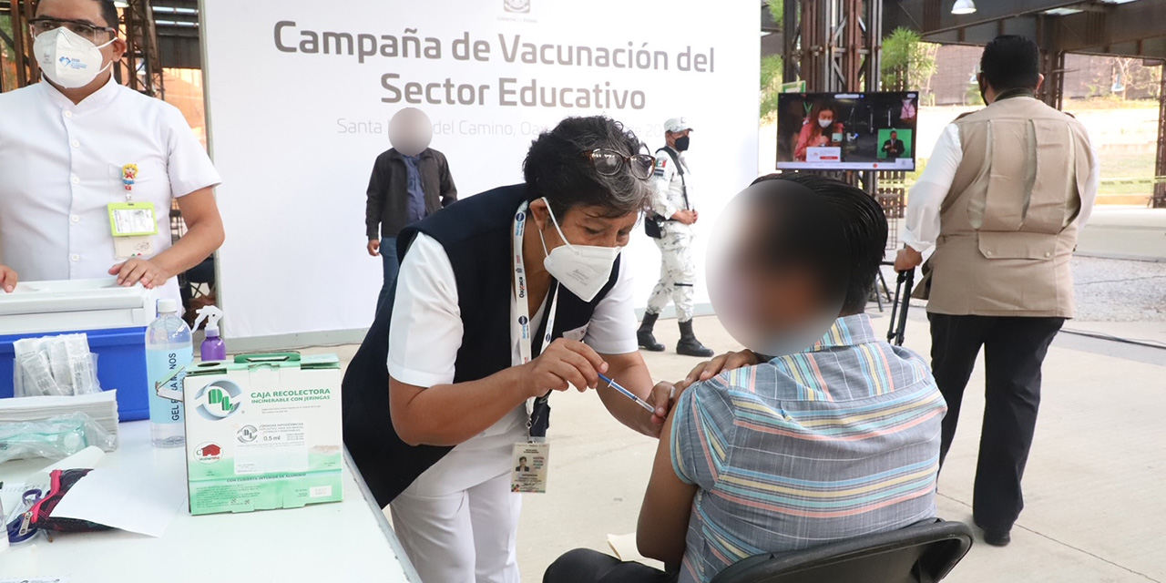 Inicia vacunación contra Covid-19 para el magisterio de Oaxaca