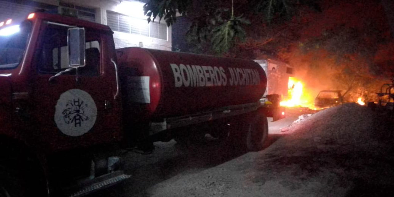 Incendio acaba con vehículos chatarra en Juchitán | El Imparcial de Oaxaca