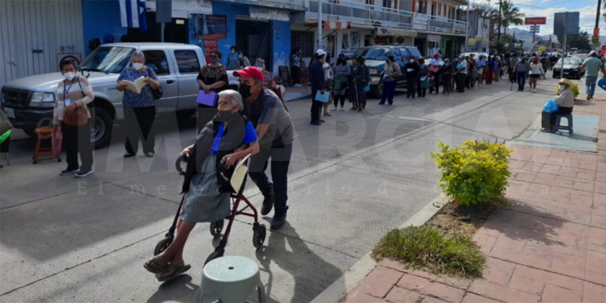 En Huajuapan, se aplicaron 4 mil vacunas anti covid durante el primer día | El Imparcial de Oaxaca