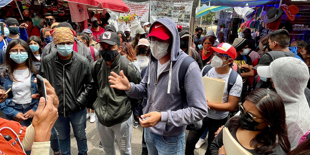 Pese a contrataciones, siguen movilizaciones de normalistas | El Imparcial de Oaxaca