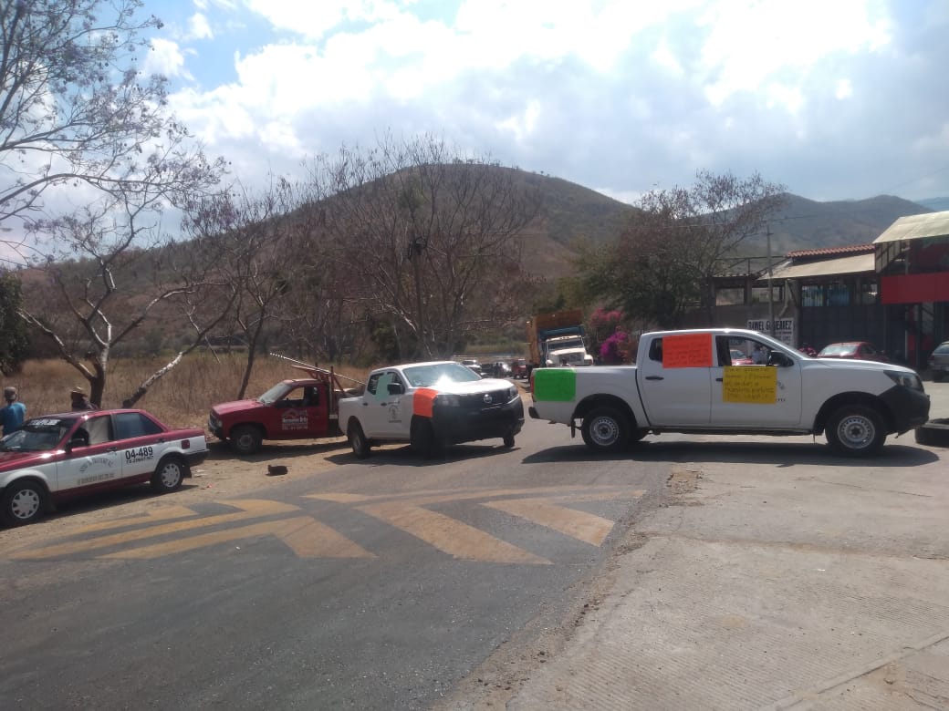 Habitantes del Trapiche, Santa Cruz, bloquean carretera a Puerto Escondido | El Imparcial de Oaxaca