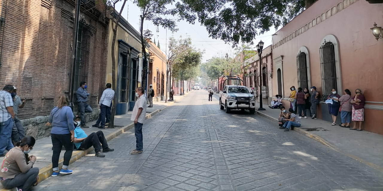 Pobladores exigen al gobierno estatal cumplir con obras en Magdalena Ocotlán y Cuilápam
