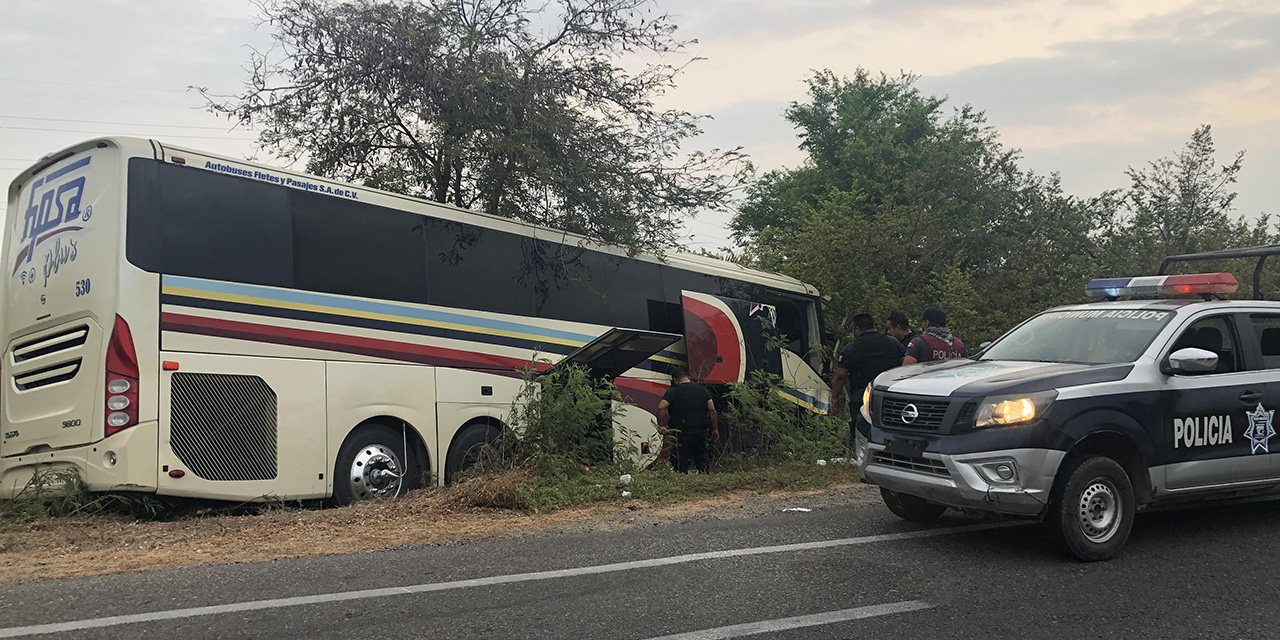 Dos autobuses se impactan en la carretera 185 | El Imparcial de Oaxaca