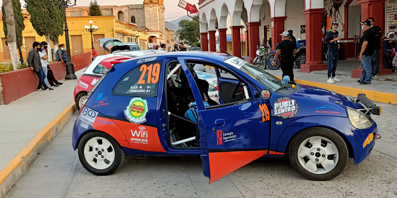 En Tlaxiaco exhiben sus autos | El Imparcial de Oaxaca