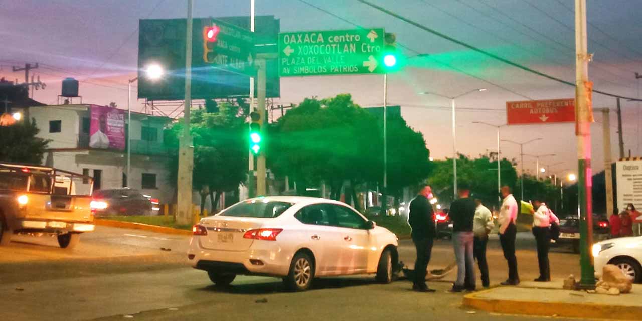 Aparatoso choque en la ex Garita | El Imparcial de Oaxaca Aparatoso choque en la ex Garita | El Imparcial de Oaxaca