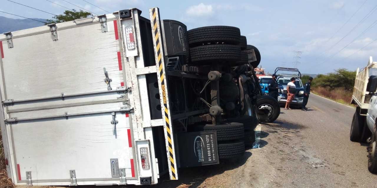 Vuelca camión de carga en La Ventosa | El Imparcial de Oaxaca