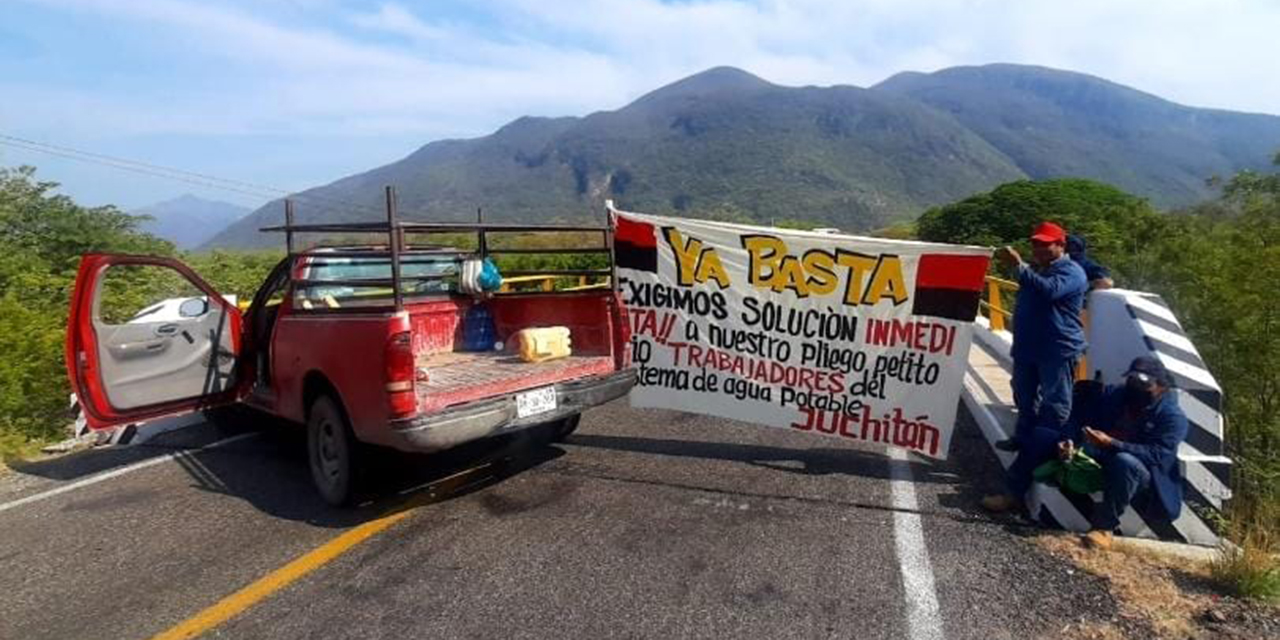 Empleados SAP cierran carretera | El Imparcial de Oaxaca