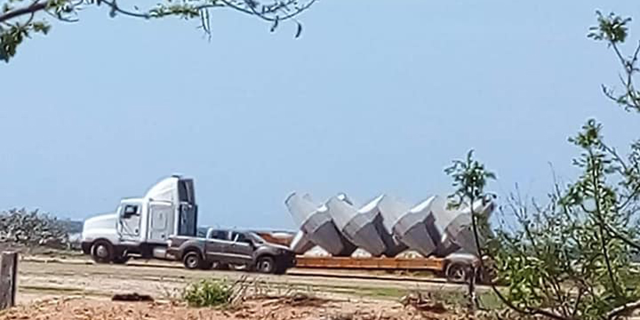 Van 10 meses de construcción de el rompeolas de Salina Cruz
