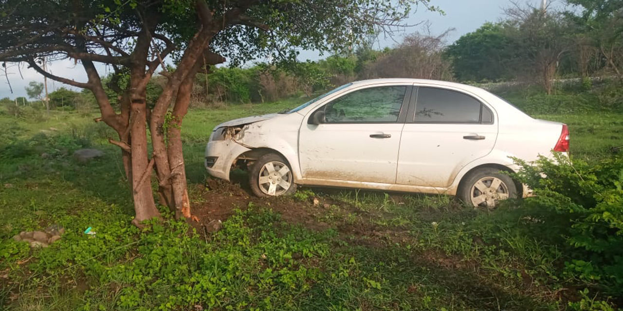 Carambola deja daños materiales en carretera Huajuapan-Oaxaca