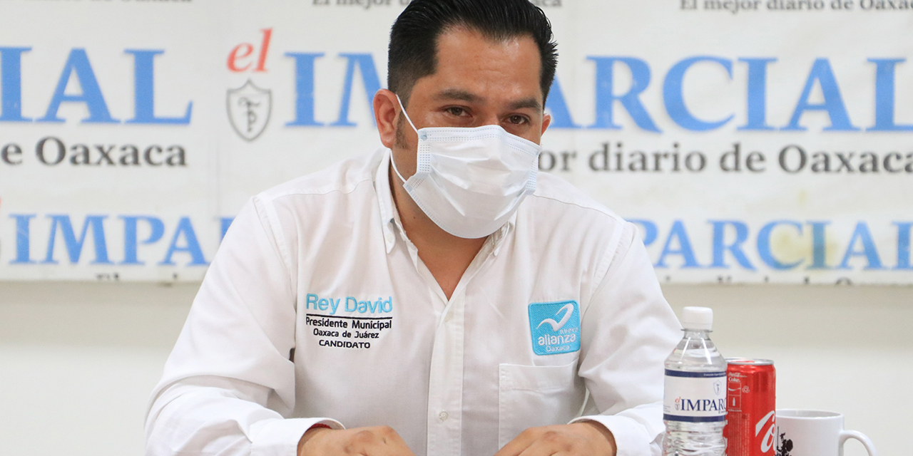 Rey David promete áreas de atención a las mujeres