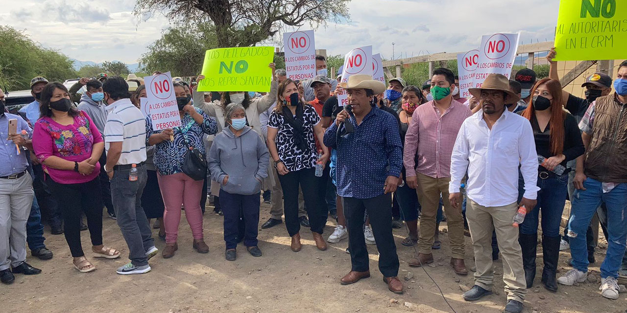 Mezcaleros de Oaxaca protestan en asamblea contra permanencia de Hipócrates Nolasco en CRM | El Imparcial de Oaxaca