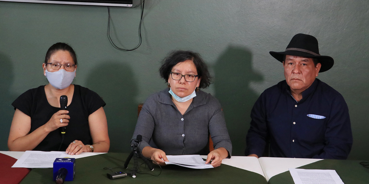Brinda DDHPO apoyo a familiares de Uruchurtu | El Imparcial de Oaxaca