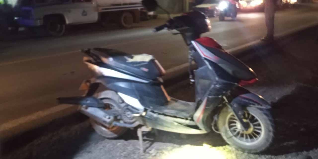 Se estampa en moto contra un automóvil | El Imparcial de Oaxaca