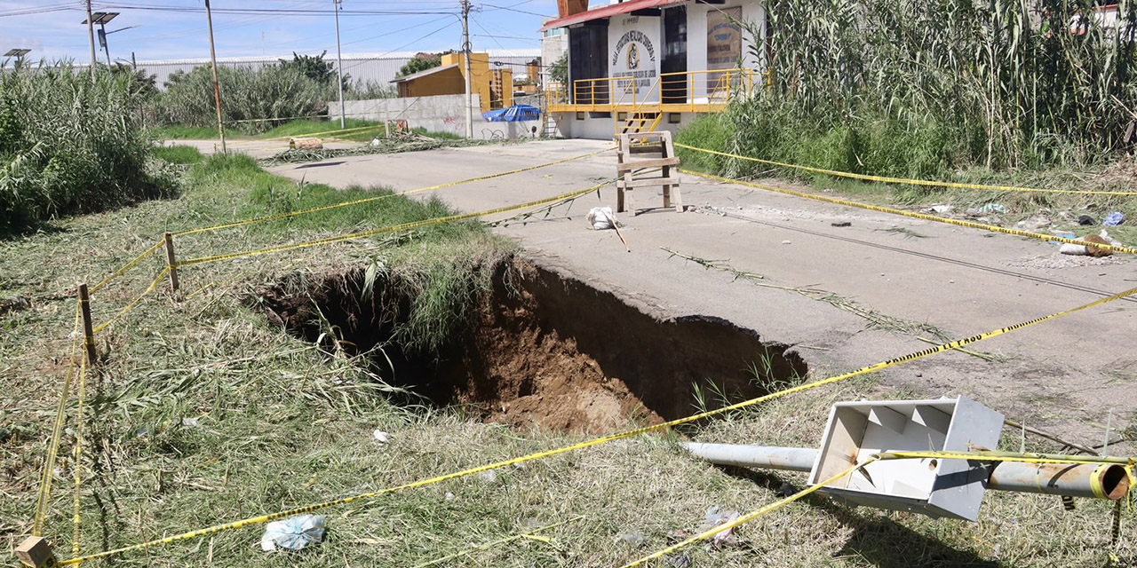 Autoridades y CAO se olvidan de socavón en Río Salado | El Imparcial de Oaxaca