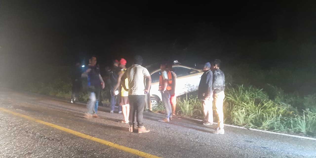 Taxi de Pinotepa sufre un aparatoso choque en carretera | El Imparcial de Oaxaca Taxi de Pinotepa sufre un aparatoso choque en carretera | El Imparcial de Oaxaca