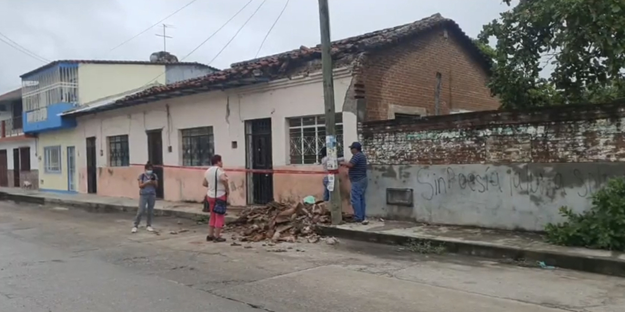 Cae parte del techo de una casa en Ixtepec | El Imparcial de Oaxaca