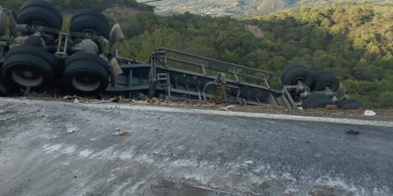 Aparatosa volcadura en carretera a Juxtlahuaca | El Imparcial de Oaxaca Aparatosa volcadura en carretera a Juxtlahuaca | El Imparcial de Oaxaca