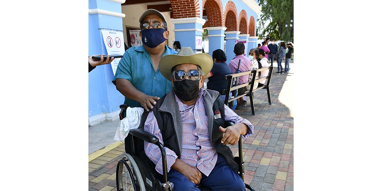 Don Everardo, de 86 años, cumple con su deber ciudadano en El Tule | El Imparcial de Oaxaca