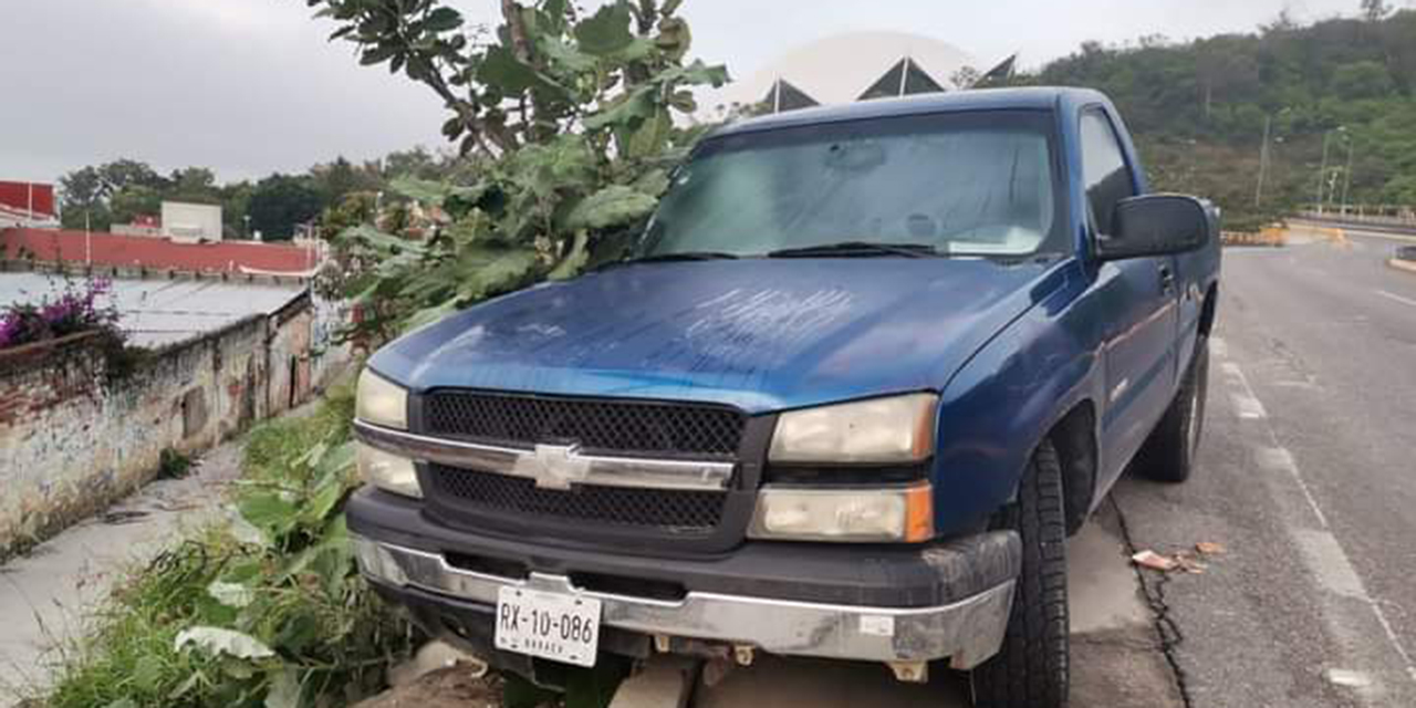 Abandonan camioneta en el cerro del Fortín | El Imparcial de Oaxaca Abandonan camioneta en el cerro del Fortín | El Imparcial de Oaxaca