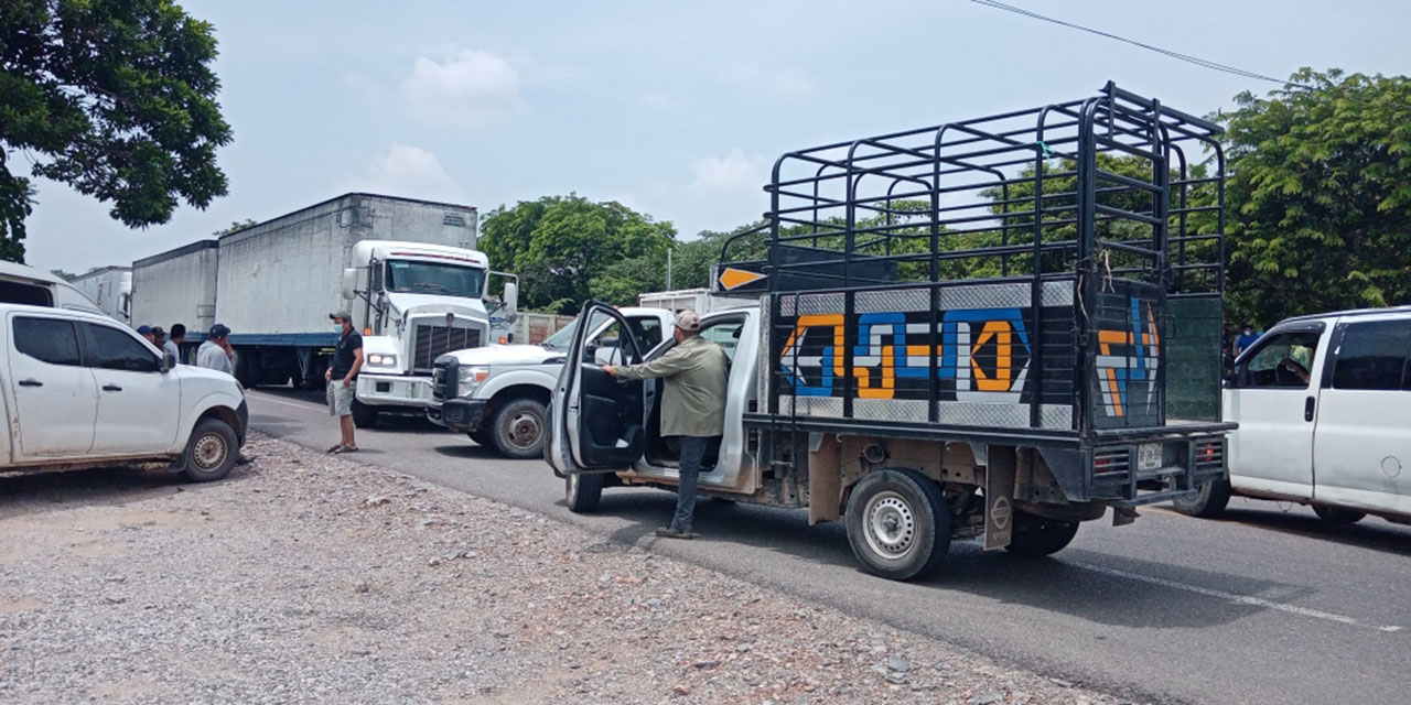 Quinto día de bloqueo carretero en Guichicovi | El Imparcial de Oaxaca