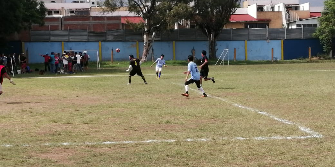 Las Palmas líder invicto en veteranos
