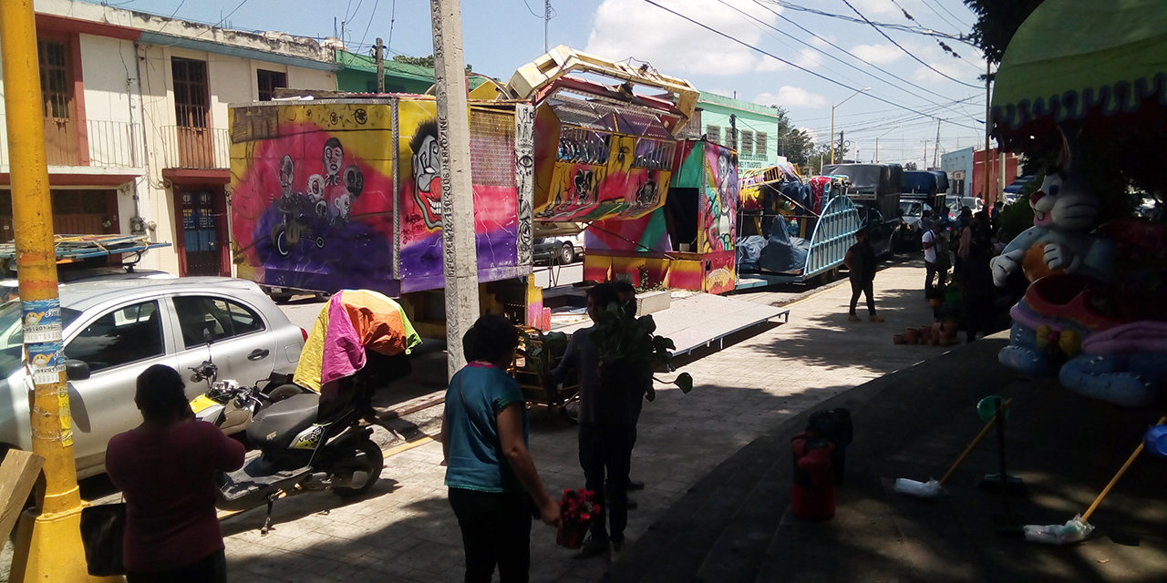 Ferieros y tianguistas se adueñan del Jardín Morelos | El Imparcial de Oaxaca