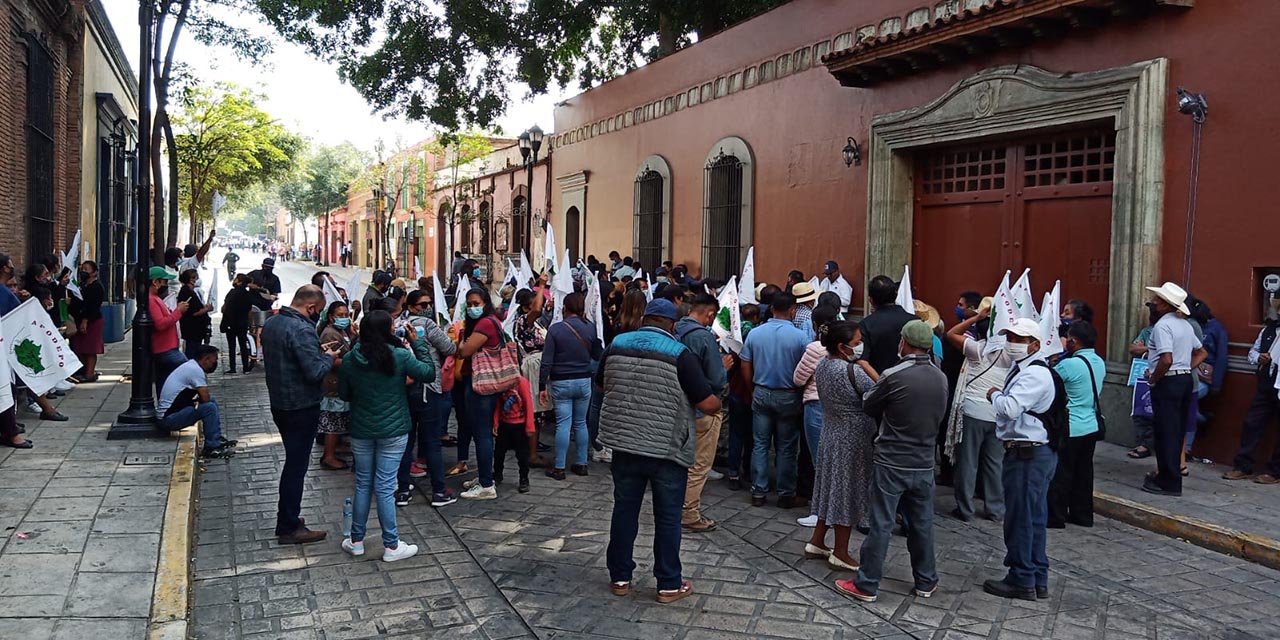 Afodepo bloquea avenida Juárez a la altura de Casa Oficial