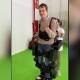 Exoesqueleto invento de manos libres que devuelve la movilidad a personas con discapacidad