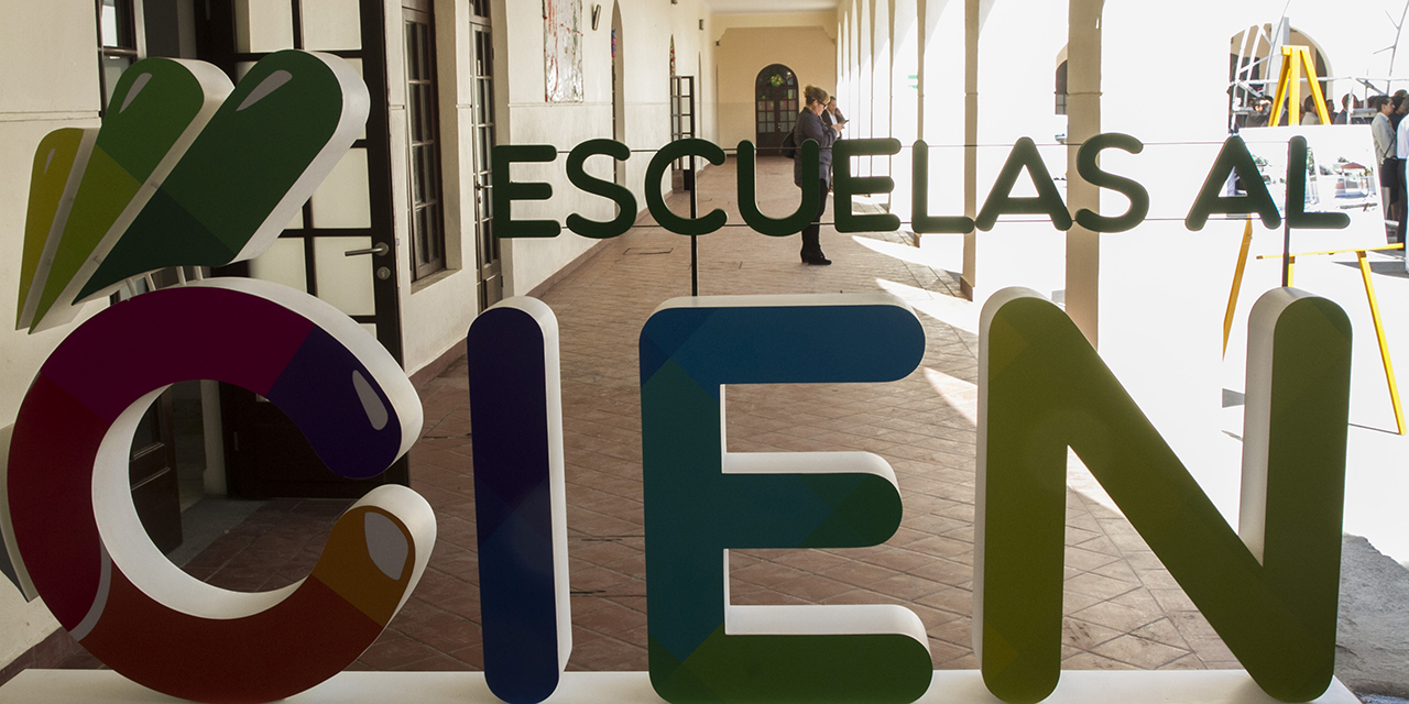 Entrega gobierno, sin licitar, 4 contratos de Escuelas al Cien | El Imparcial de Oaxaca Entrega gobierno, sin licitar, 4 contratos de Escuelas al Cien | El Imparcial de Oaxaca