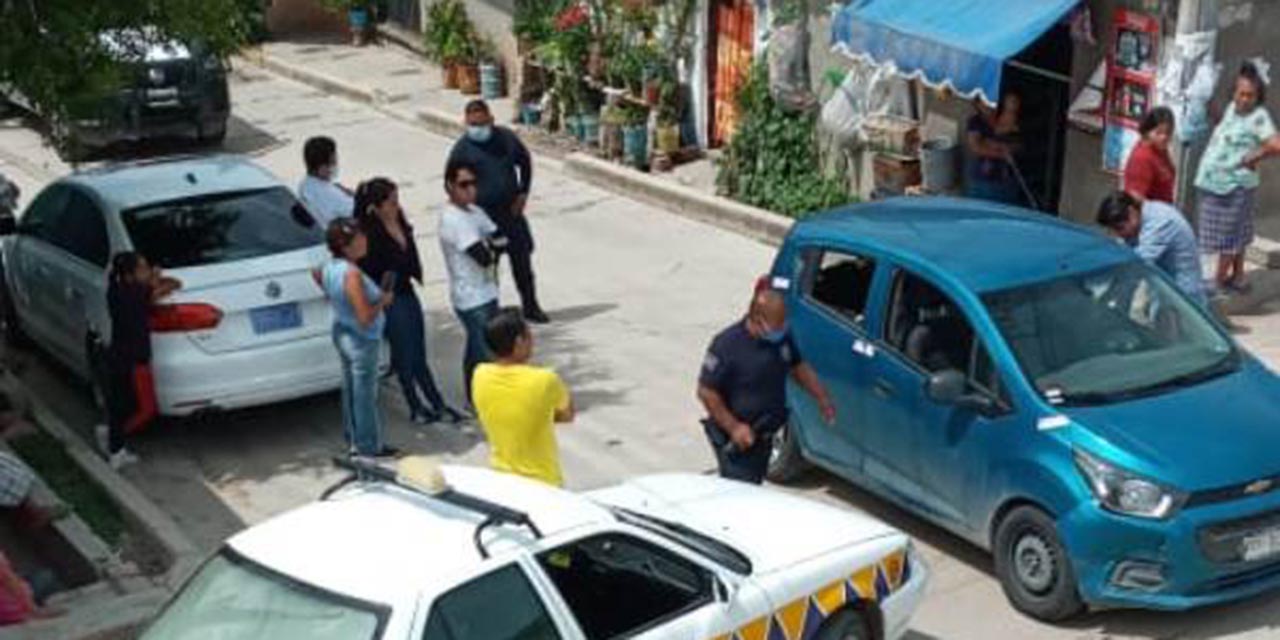 Chocan taxi y auto particular en agencia de Huajuapan | El Imparcial de Oaxaca