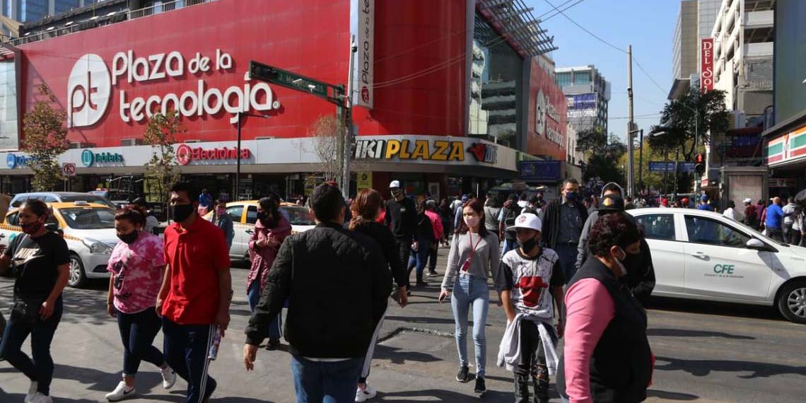Regios siguen saliendo a las calles, comercios y restaurantes a pesar de la restricciones | El Imparcial de Oaxaca
