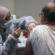 Se aplica tercera vacuna covid para mayores de 60 años en Israel