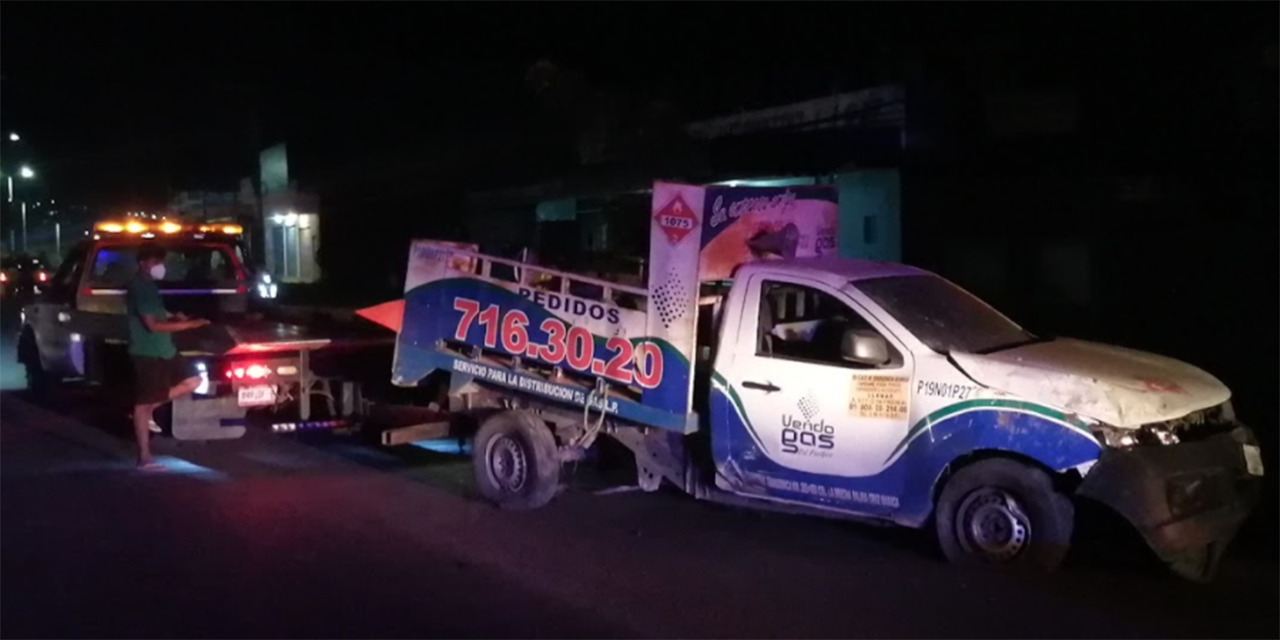 Vuelca camioneta repartidora de gas en San Pedro Mixtepec | El Imparcial de Oaxaca