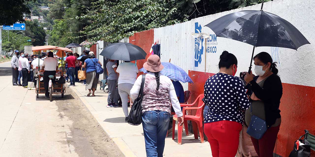 Inician filas anticipadas por vacunas en Oaxaca | El Imparcial de Oaxaca