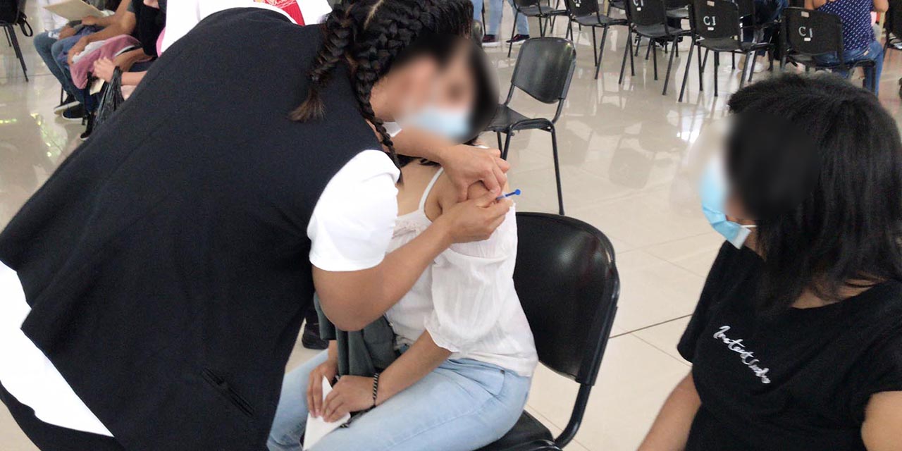 Jóvenes de 18 a 29 años saturan puntos de vacunación | El Imparcial de Oaxaca