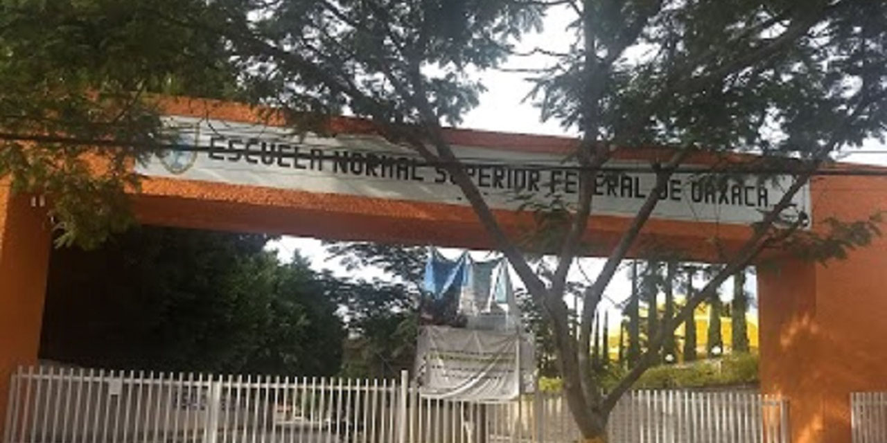 Inconformes de la ENSFO toman edificio de Sección 22