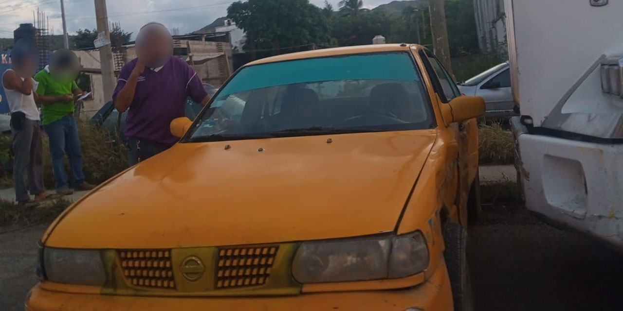 Embiste tráiler a taxi de Salina Cruz