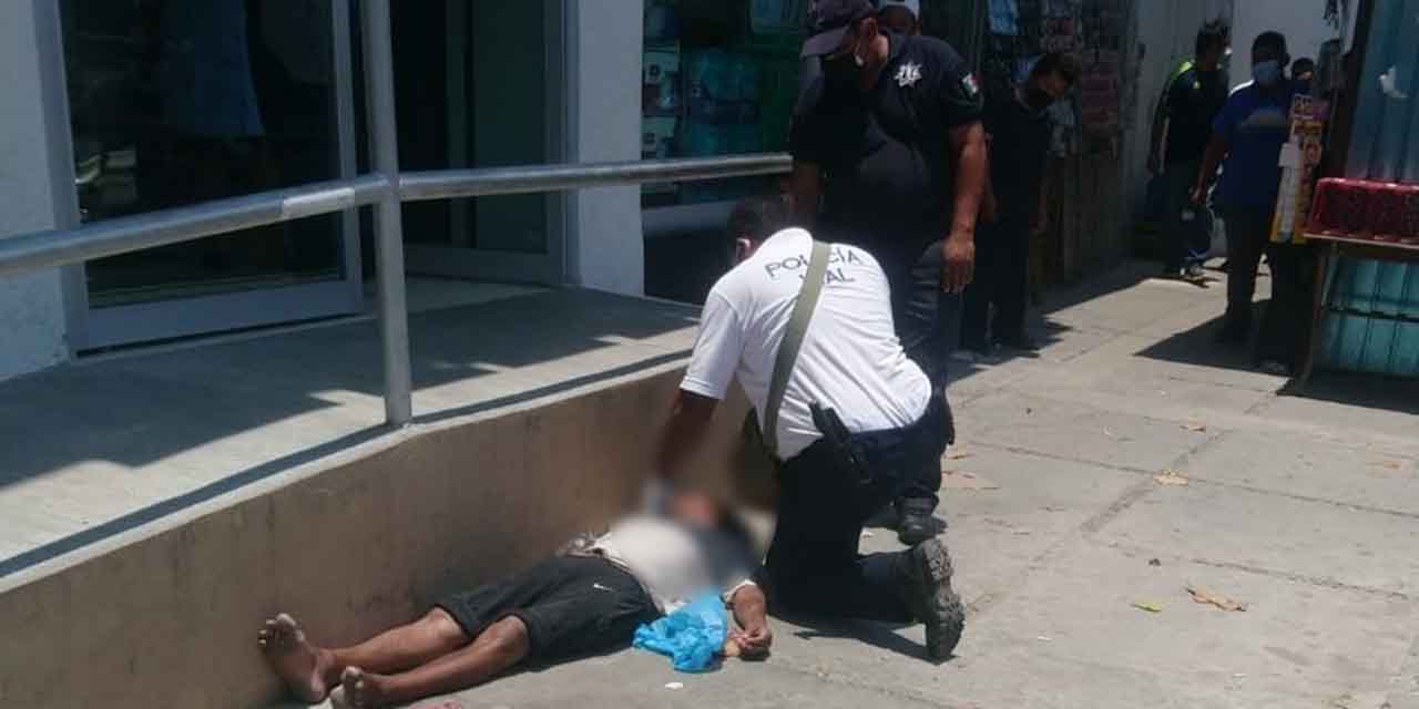 Hombre en situación de calle moviliza a cuerpos de rescate en Salina Cruz